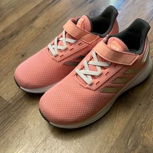 Adidas size 1 girls tennis shoes